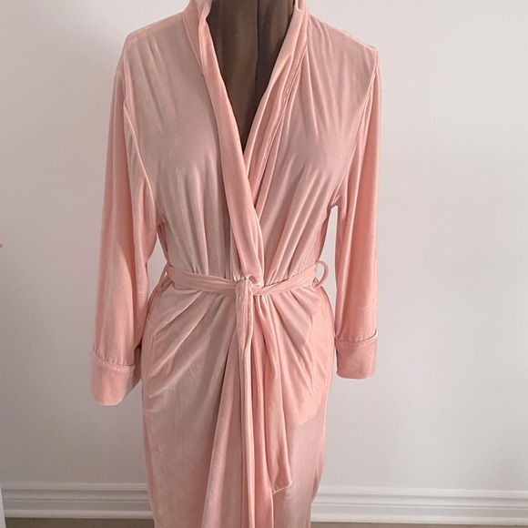 💖LA LINGERIE💖-Beautiful Rose pink robe In medium . Full length. Like new ! - Picture 6 of 16